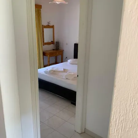 Filoxenia Kontogiannis * Lazaráta