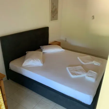 Filoxenia Kontogiannis * Lazaráta