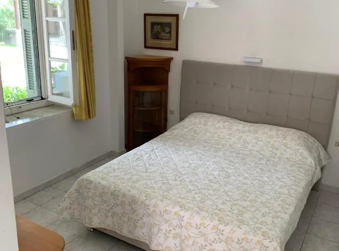 Filoxenia Kontogiannis Λαζαράτα