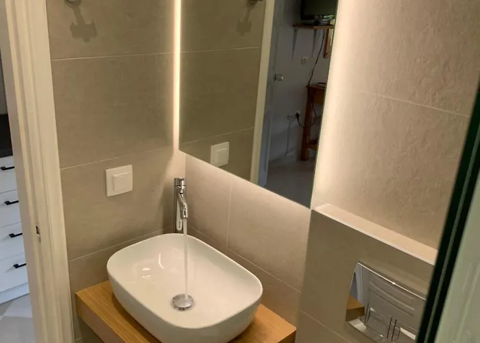 Filoxenia Kontogiannis * Λαζαράτα