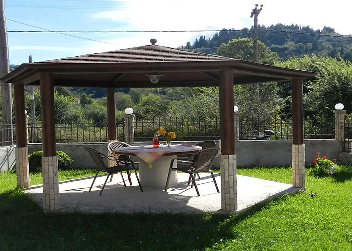 Filoxenia Kontogiannis * Λαζαράτα