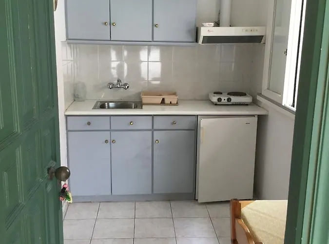 Filoxenia Kontogiannis * Λαζαράτα