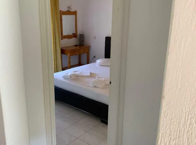 Filoxenia Kontogiannis * Λαζαράτα