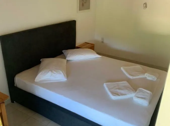 Filoxenia Kontogiannis * Λαζαράτα